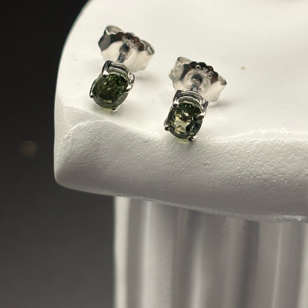 0.68 Natural Green Sapphire 925 Sterling Silver Earrings - Picture 2 of 6